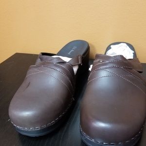 NWOT LL Bean upper leather clogs.